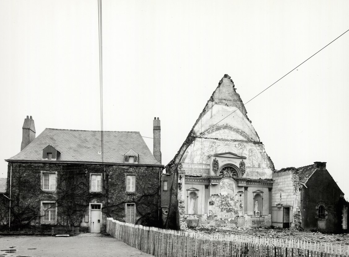cure et chevet_1971_archives de nantes_52Fi667(1).jpg