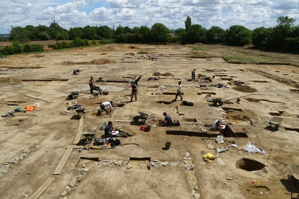 Archéologues au travail 1 bd